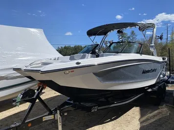 2023 MasterCraft XT24