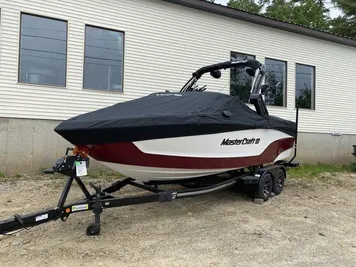 2023 MasterCraft XT22 T