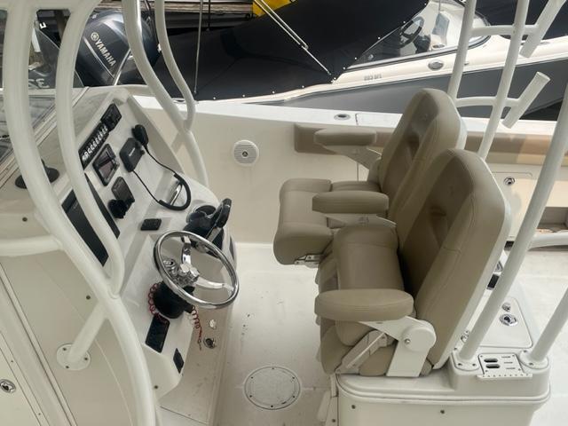 2015 Sailfish 320 CC Helm Seats