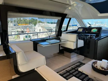 2016 Ferretti Yachts 550