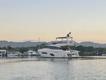 2016 Ferretti Yachts 550