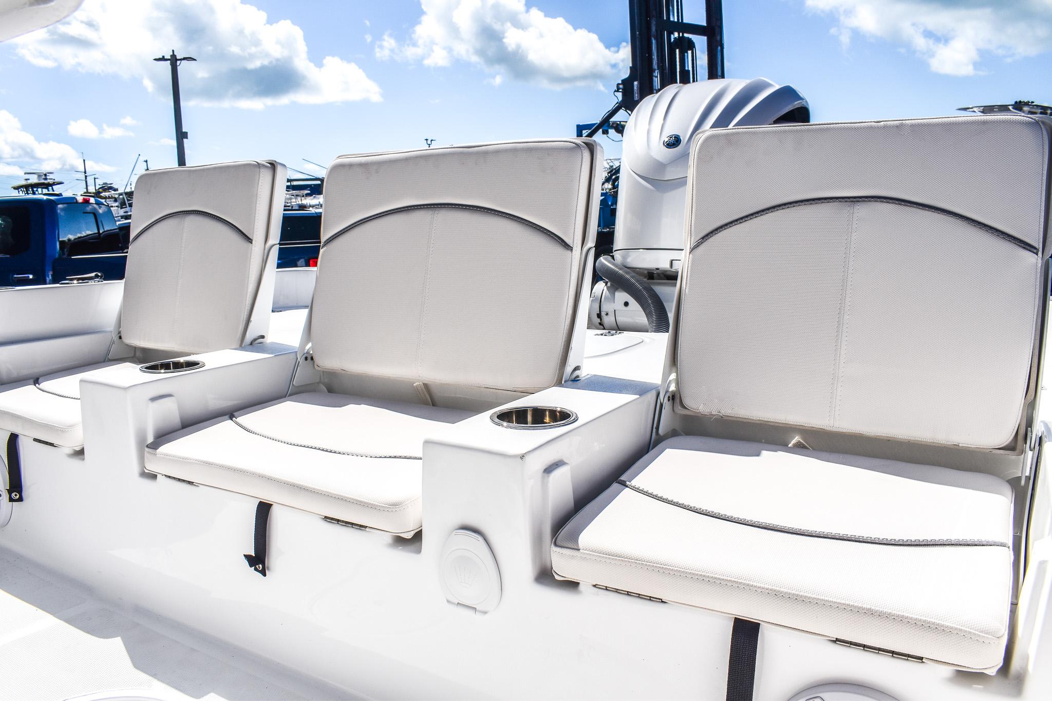 Bait Tank Leaning Post with Captains Chairs - Sea Hunt Boats