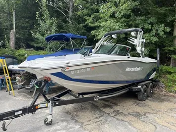 2021 MasterCraft XT22