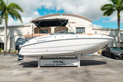 2024 Hurricane SunDeck 2400 OB