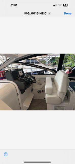 2021 Cruisers Yachts 390 Express Coupe