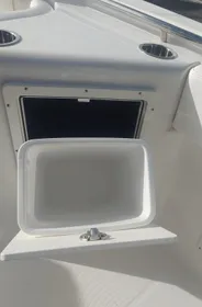 2024 Robalo R302 Center Console