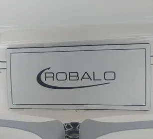 2024 Robalo R302 Center Console