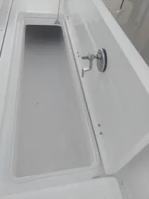 2024 Robalo R302 Center Console