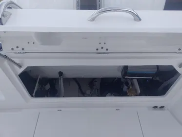 2024 Robalo R302 Center Console