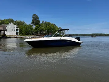 2023 Sea Ray SPX 230 Outboard