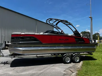 2024 Avalon Excalibur Quad Lounge Windshield