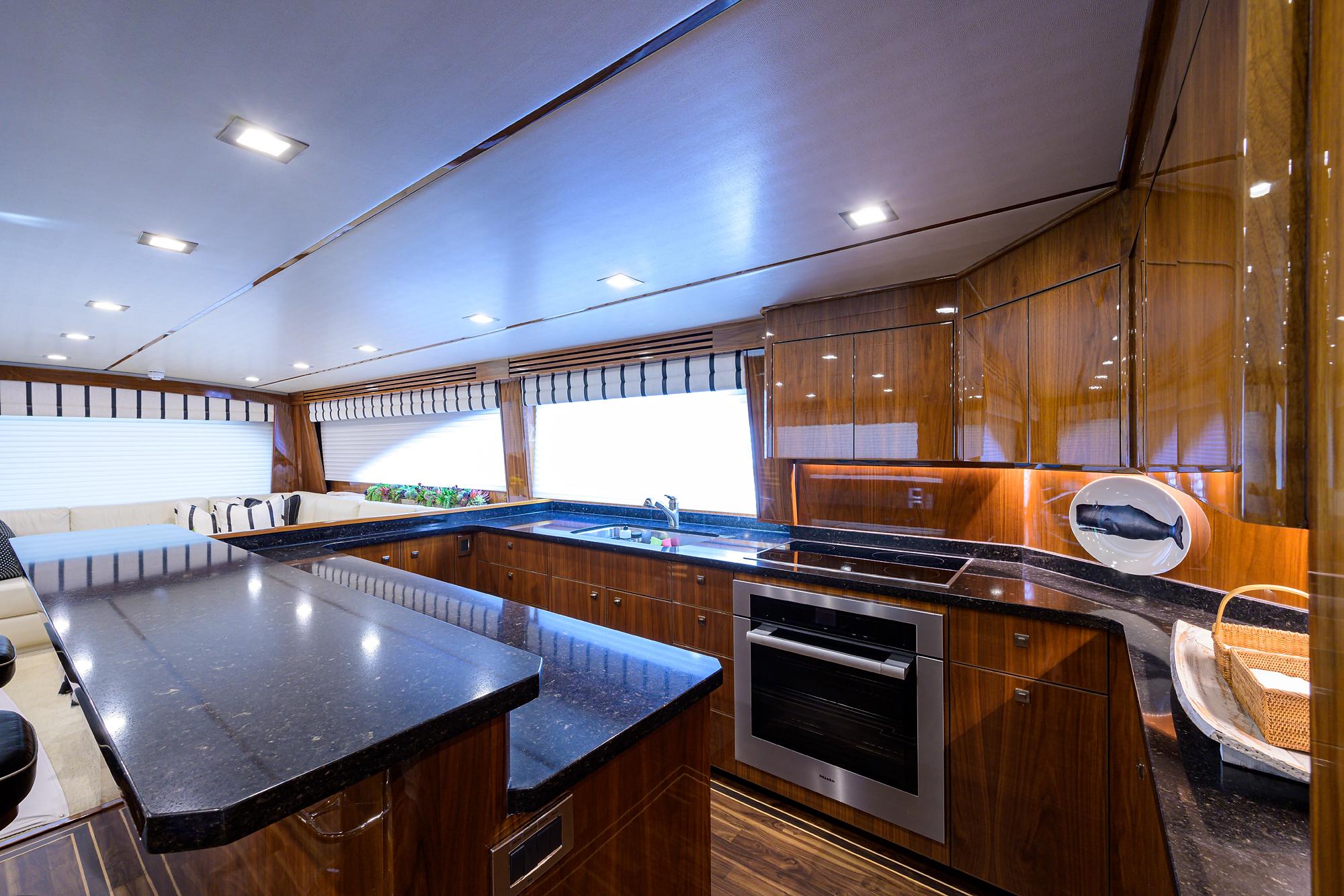 2017 Viking 80 MIRAGE  - Galley Counters & Oven