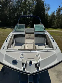 2011 Regal 2220 FasDeck