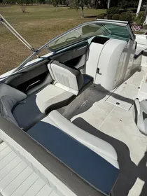 2011 Regal 2220 FasDeck