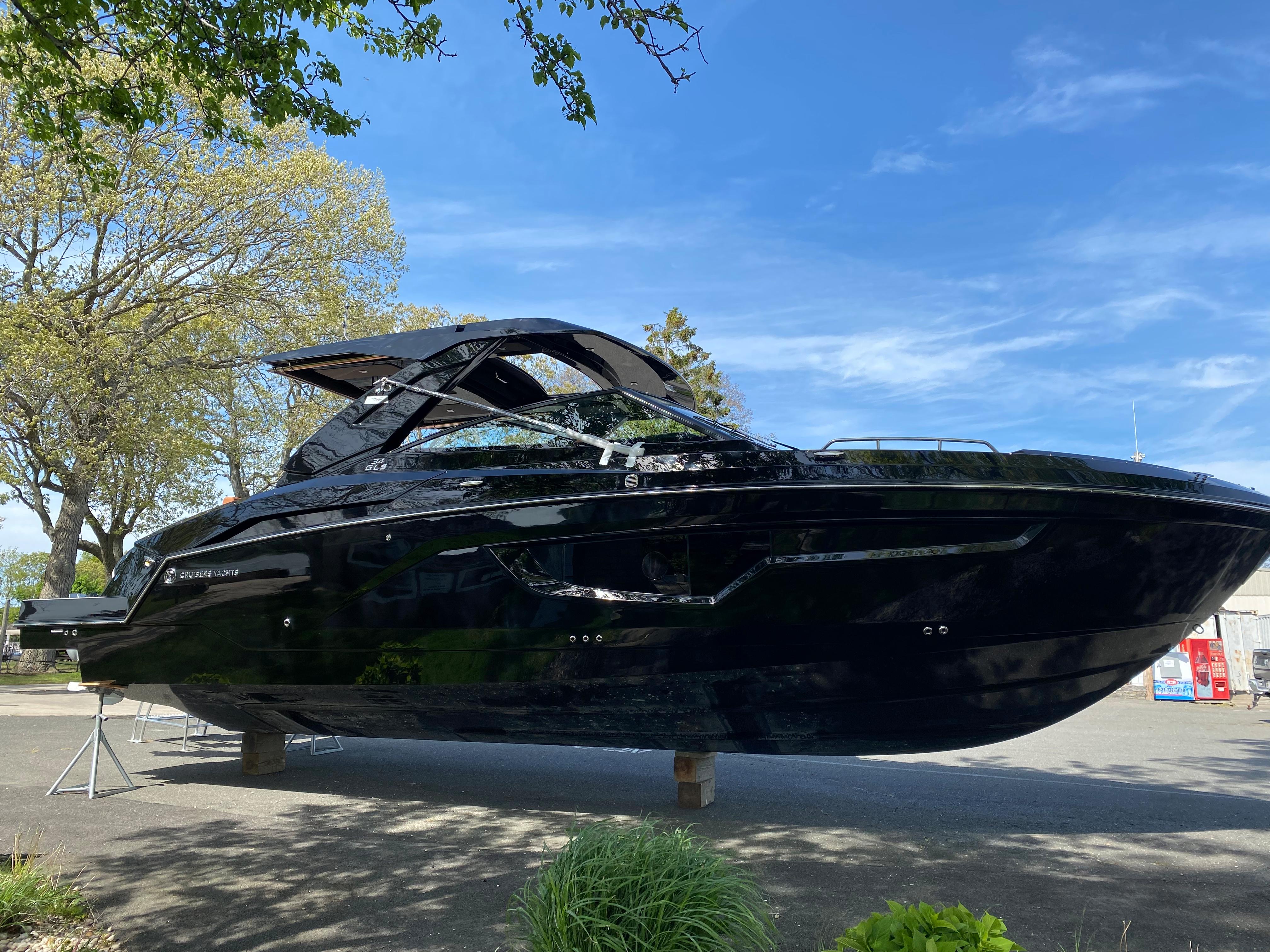 New 2023 Cruisers Yachts 34 GLS SOUTH BEACH OB, 11952 Mattituck - Boat ...