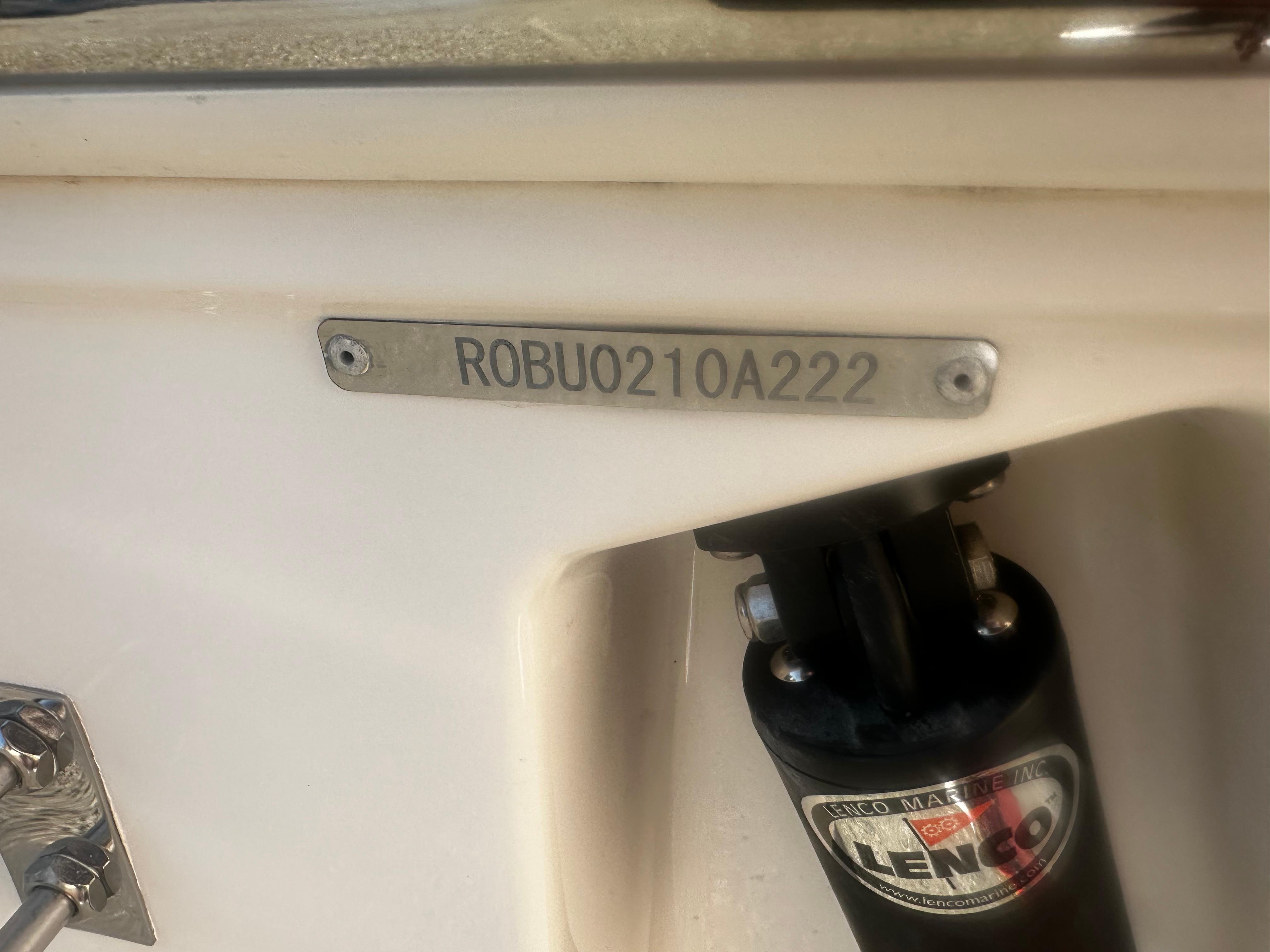 2022 Robalo R230 Center Console