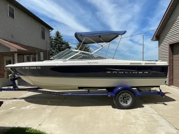 2007 Bayliner Discovery 215