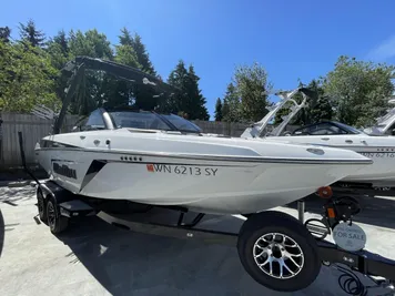 2021 Malibu 22 LSV