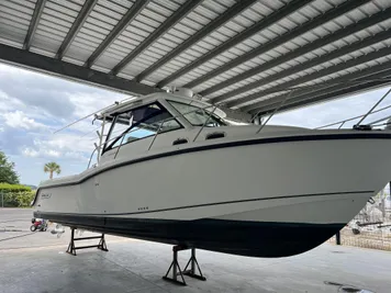 2018 Boston Whaler 315 Conquest