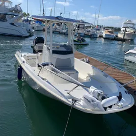 2016 Boston Whaler 210 Dauntless