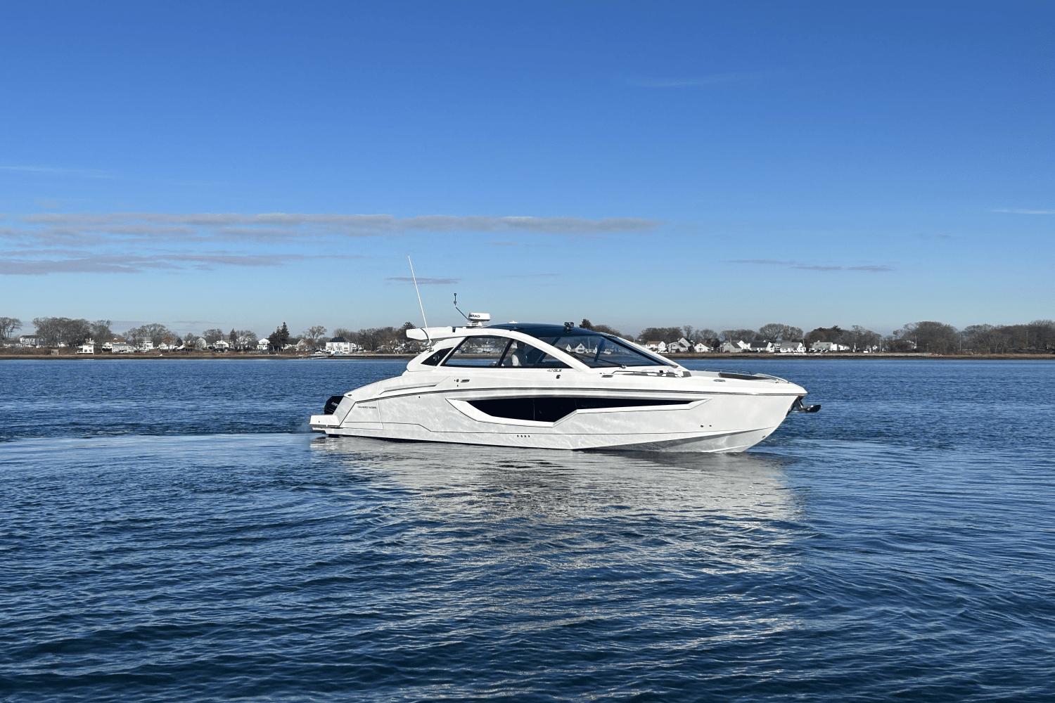 2021 Cruisers Yachts 42 GLS Outboard