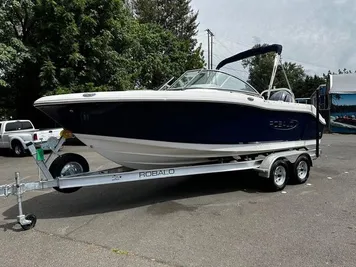 2024 Robalo R207