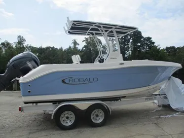 2024 Robalo R200 In stock trailer included Rebate expires 07/