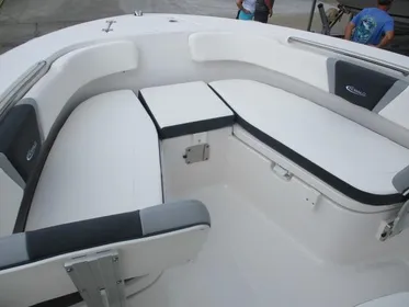 2024 Robalo R200 In stock trailer included Rebate expires 07/