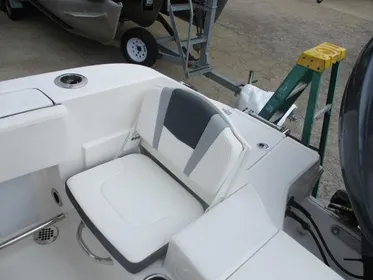 2024 Robalo R200 In stock trailer included Rebate expires 07/