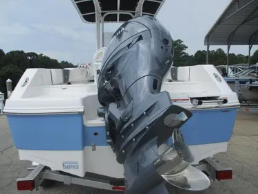 2024 Robalo R200 In stock trailer included Rebate expires 07/