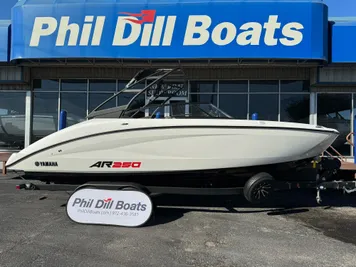 2024 Yamaha Boats AR250