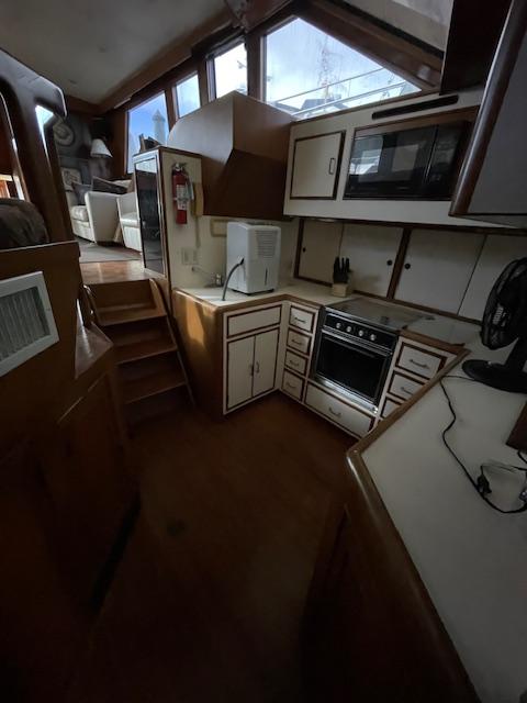 1989 Camargue Cockpit Motor Yacht