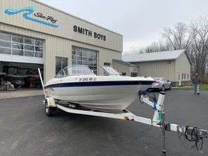 2004 Bayliner 205