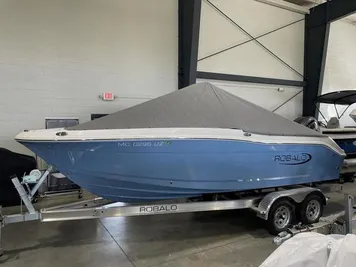 2024 Robalo R202EX