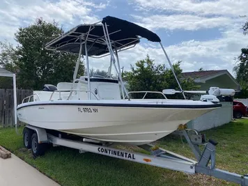 2008 Boston Whaler 200 Dauntless