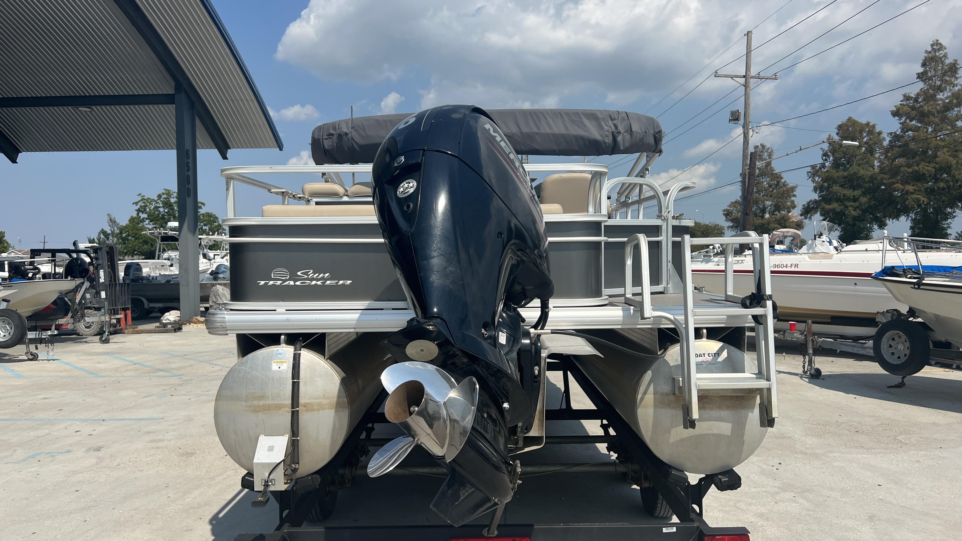 Used 2017 Sun Tracker FISHING BARGE 22 DLX, 70072 Marrero - Boat