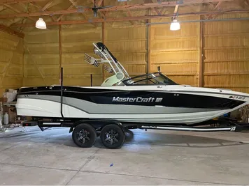 2022 MasterCraft XT25