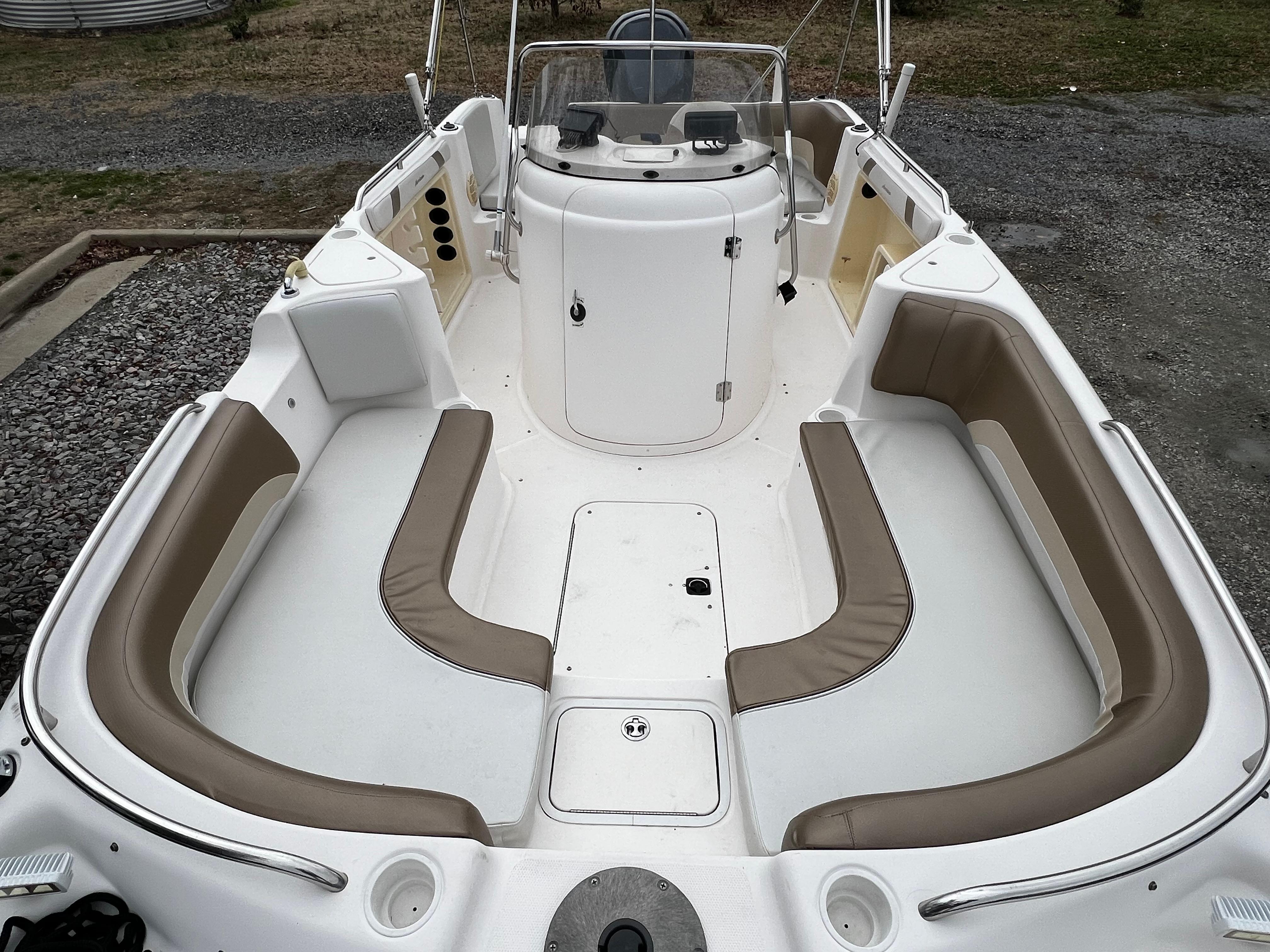 New 2004 Hurricane GS211 Fun Deck, 23803 South Chesterfield - Boat