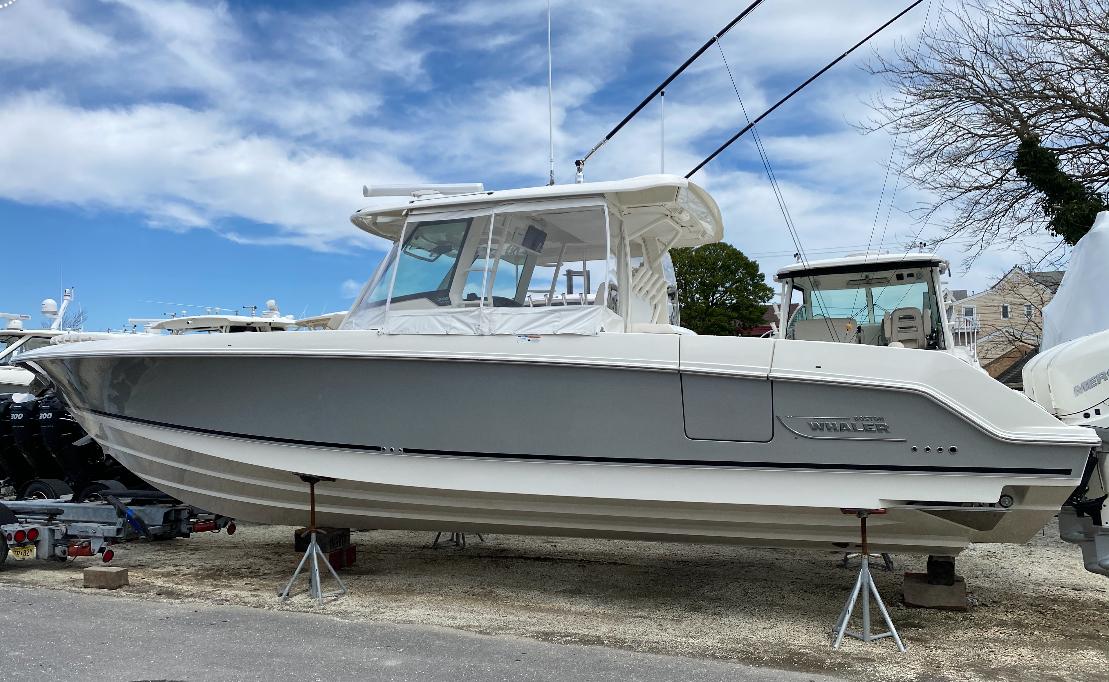 2019 Boston Whaler 380 Outrage