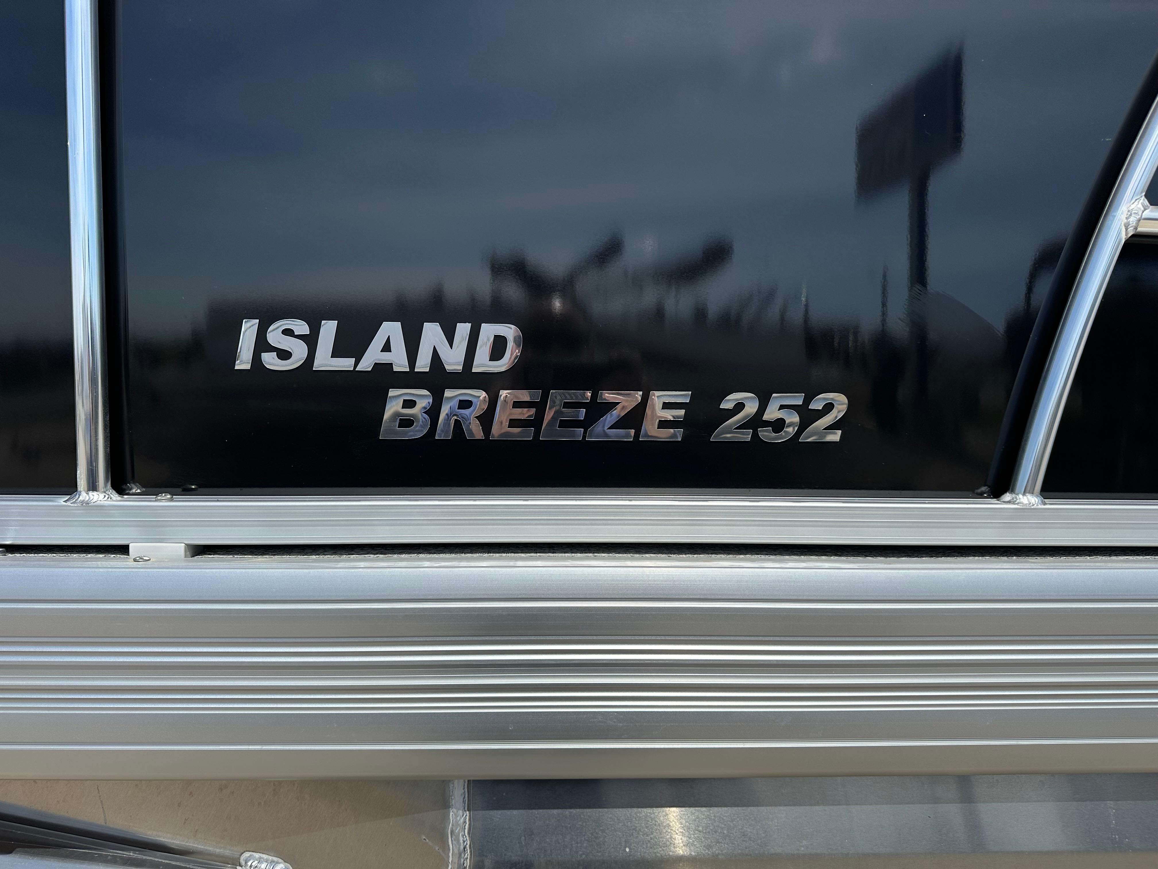 2024 Landau 252 Island Breeze Sundeck