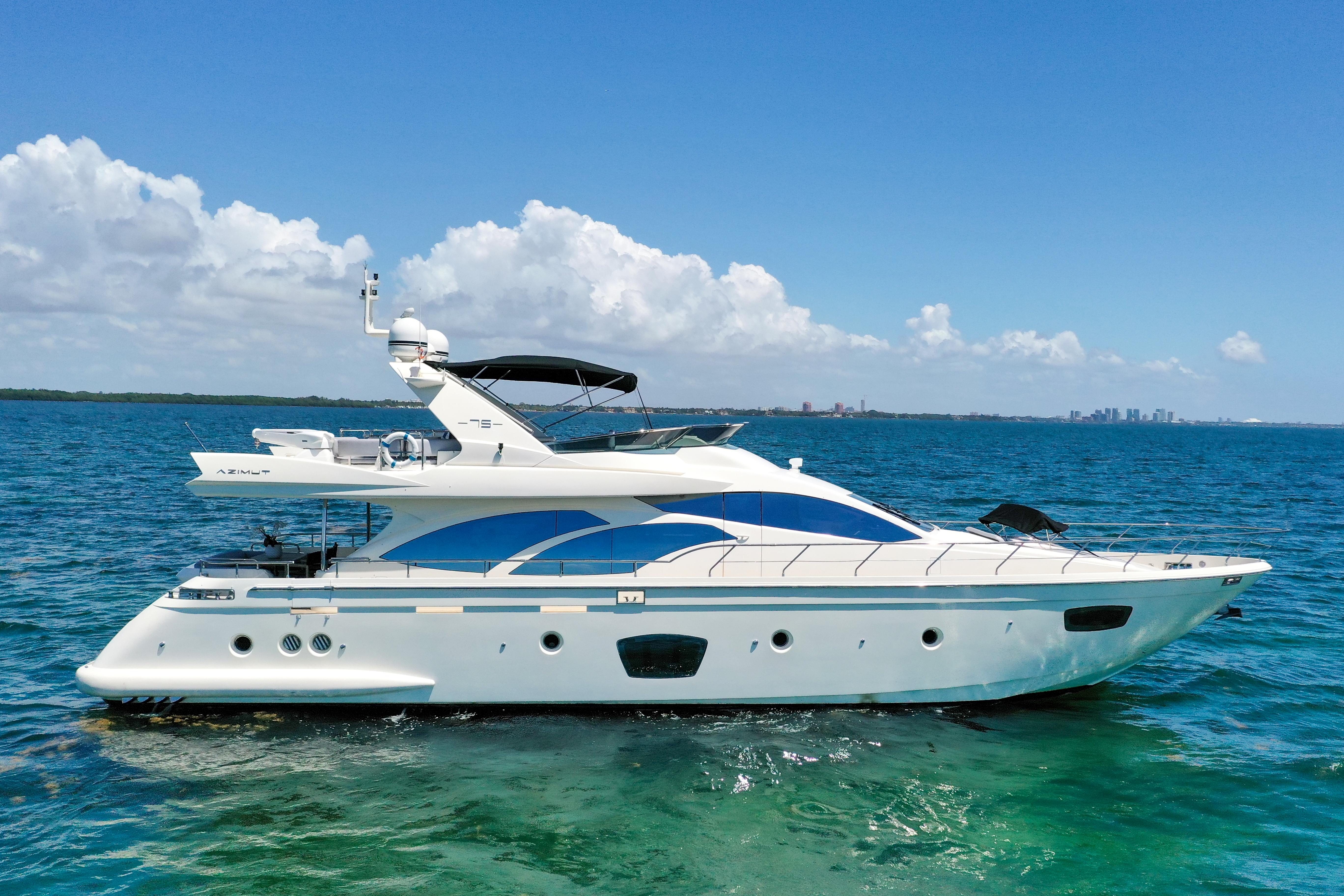 Азимут л. Azimut 48. Предложение на яхте. Яхта Легаси. Яхта похожа на утюг.