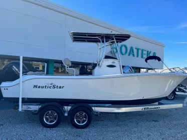 2022 NauticStar 2302 Legacy