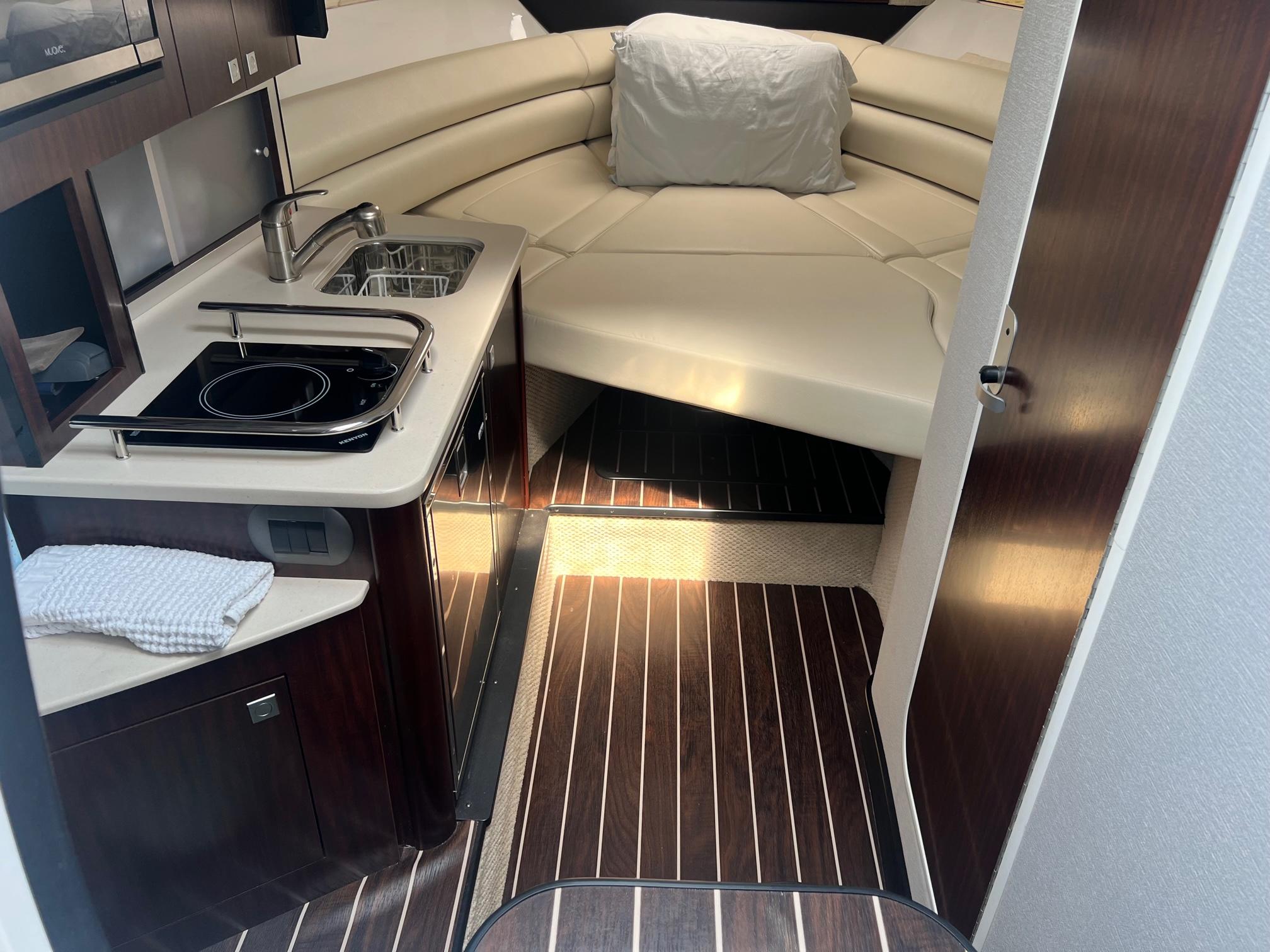 2019 Monterey 295 Sport Yacht