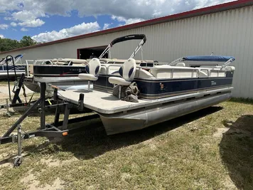 2011 Tahoe 24 90 HP YAMAHA SCISSOR TRAILER