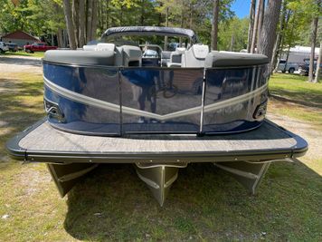 2022 Avalon LSZ Quad Lounger