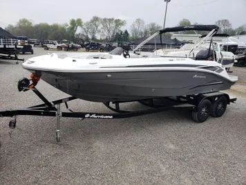 2024 Hurricane SunDeck Sport 205 OB