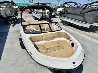 2023 Bayliner VR4 Bowrider w/ 200HP Mercruiser!