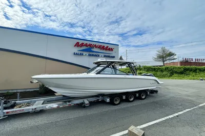 2024 Boston Whaler 320 Vantage