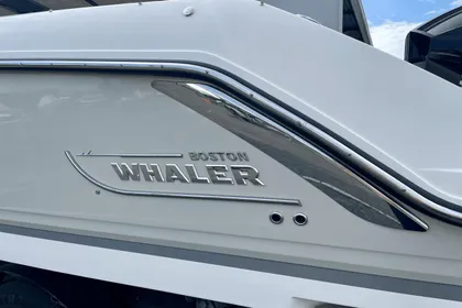 2024 Boston Whaler 320 Vantage