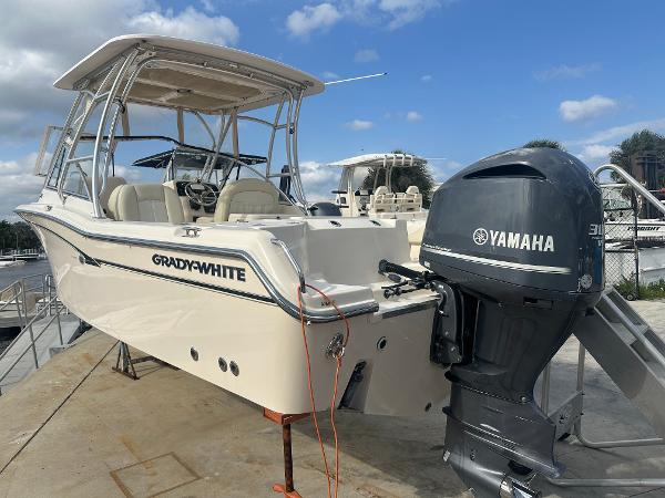 Is this aluminum boat with outboard motor and trailer worth it for $500?  Would be my first boat for fishing and hunting with the family. : r/boating